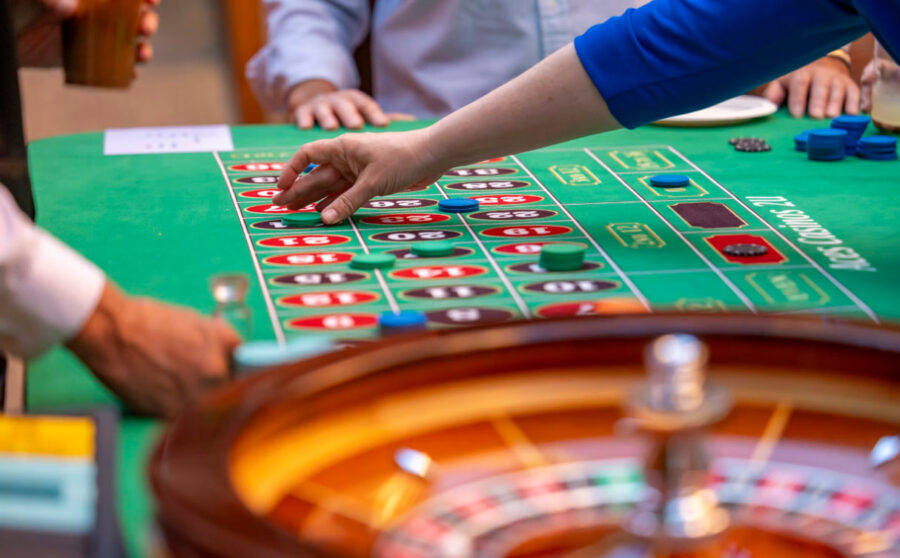 Debate Over the Legalization of Online Poker in Australia: Pros and Cons